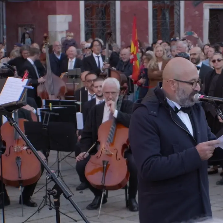 A Venezia concerto in piazza. Il pubblico: “La Fenice siamo noi”