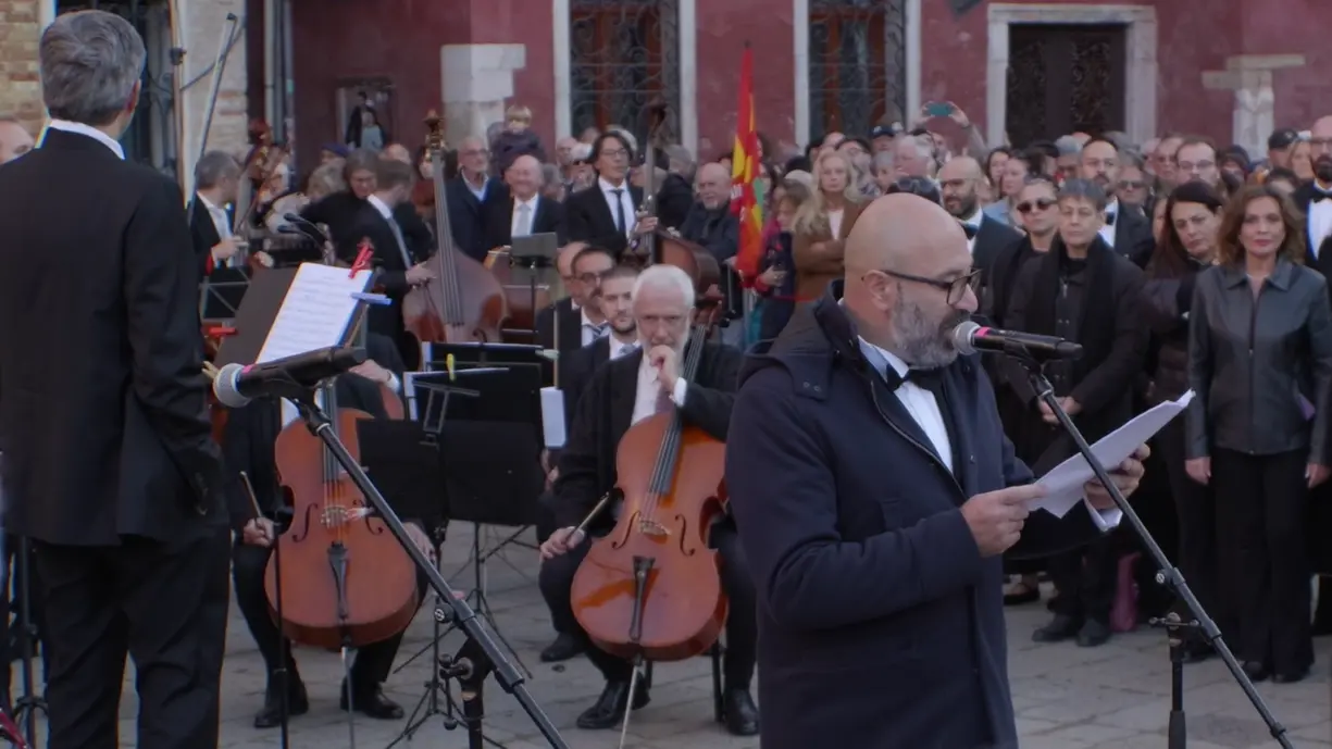 A Venezia concerto in piazza. Il pubblico: “La Fenice siamo noi”