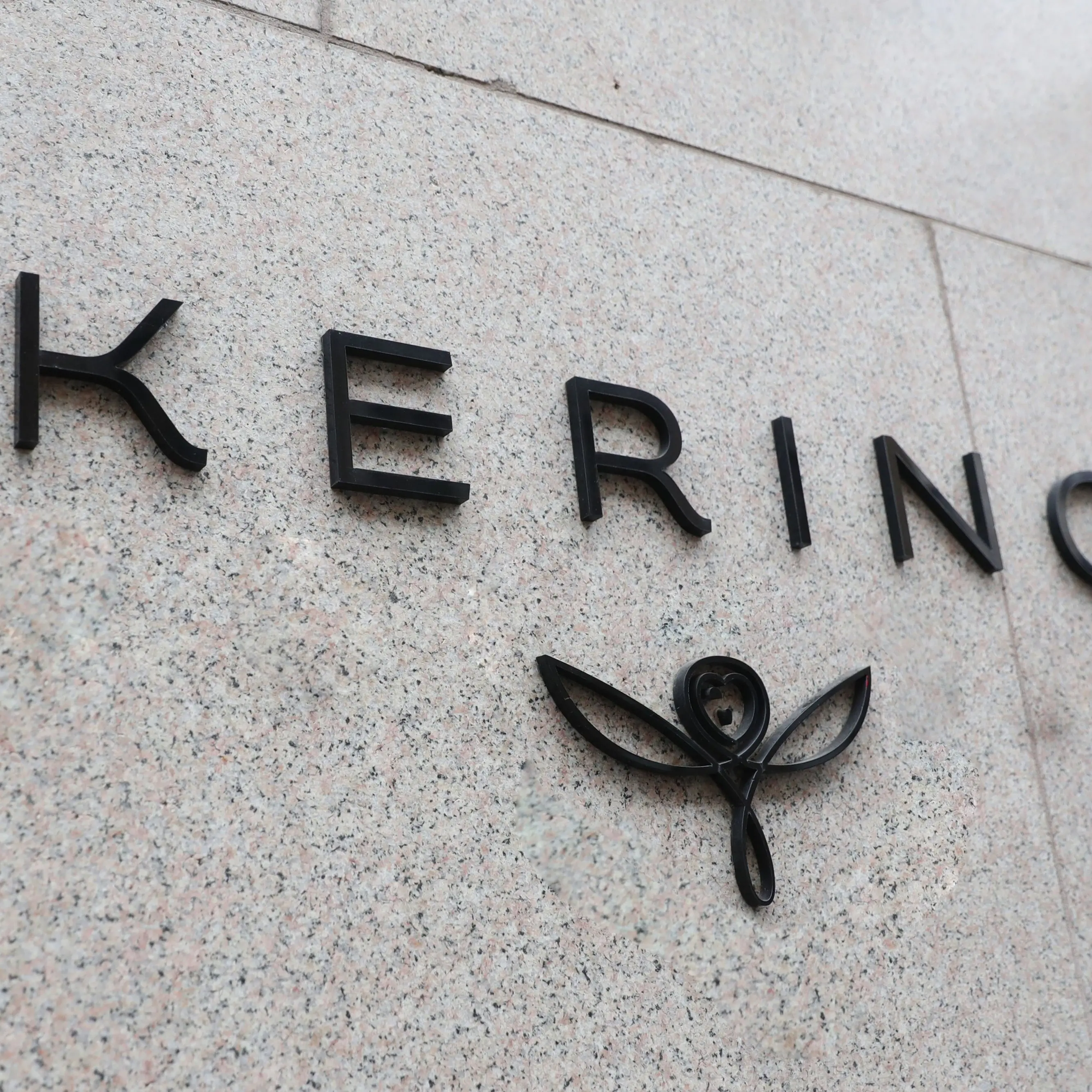 Kering, sindacati in piazza contro l’arroganza del gruppo