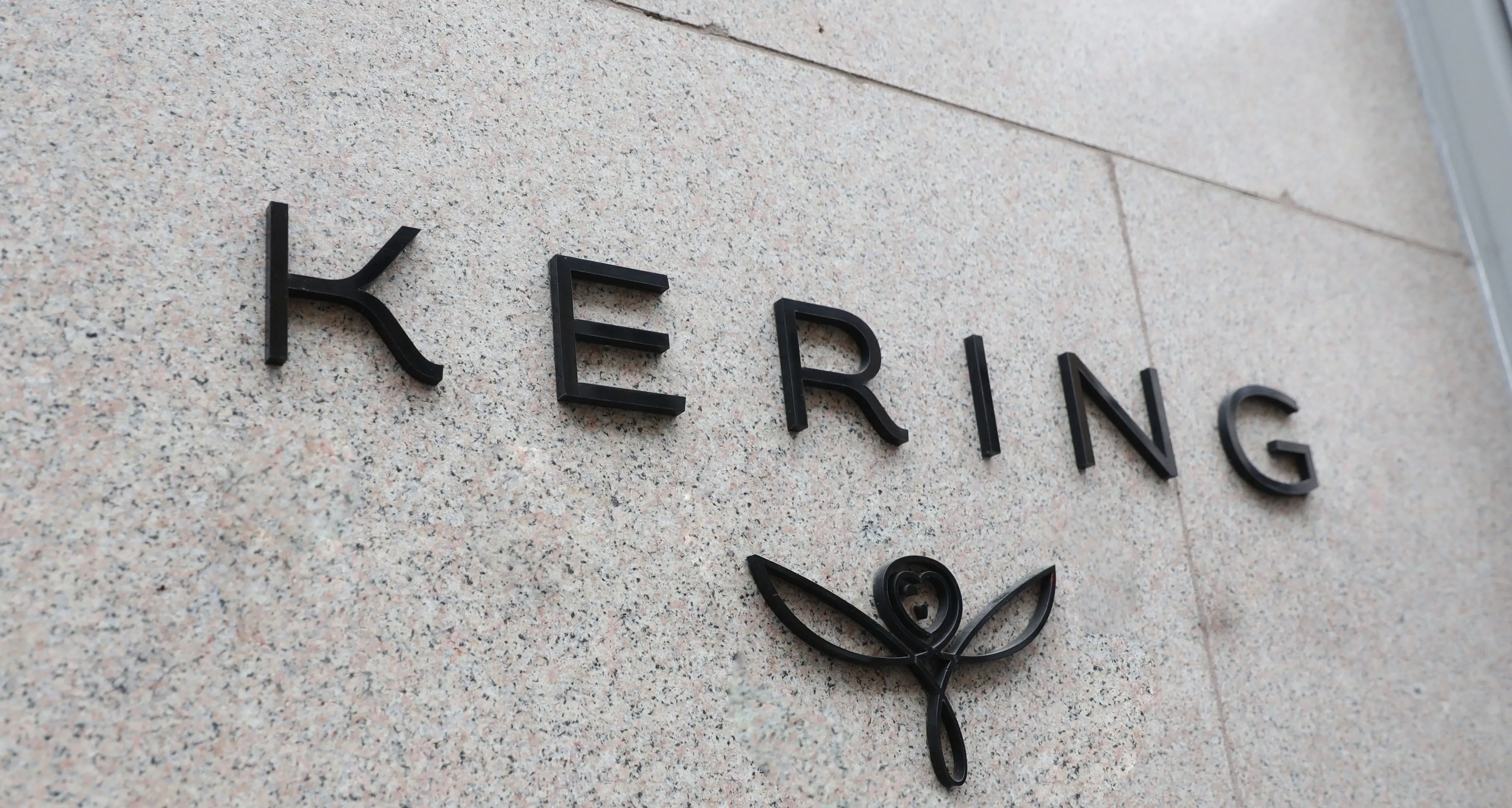 Kering, sindacati in piazza contro l’arroganza del gruppo