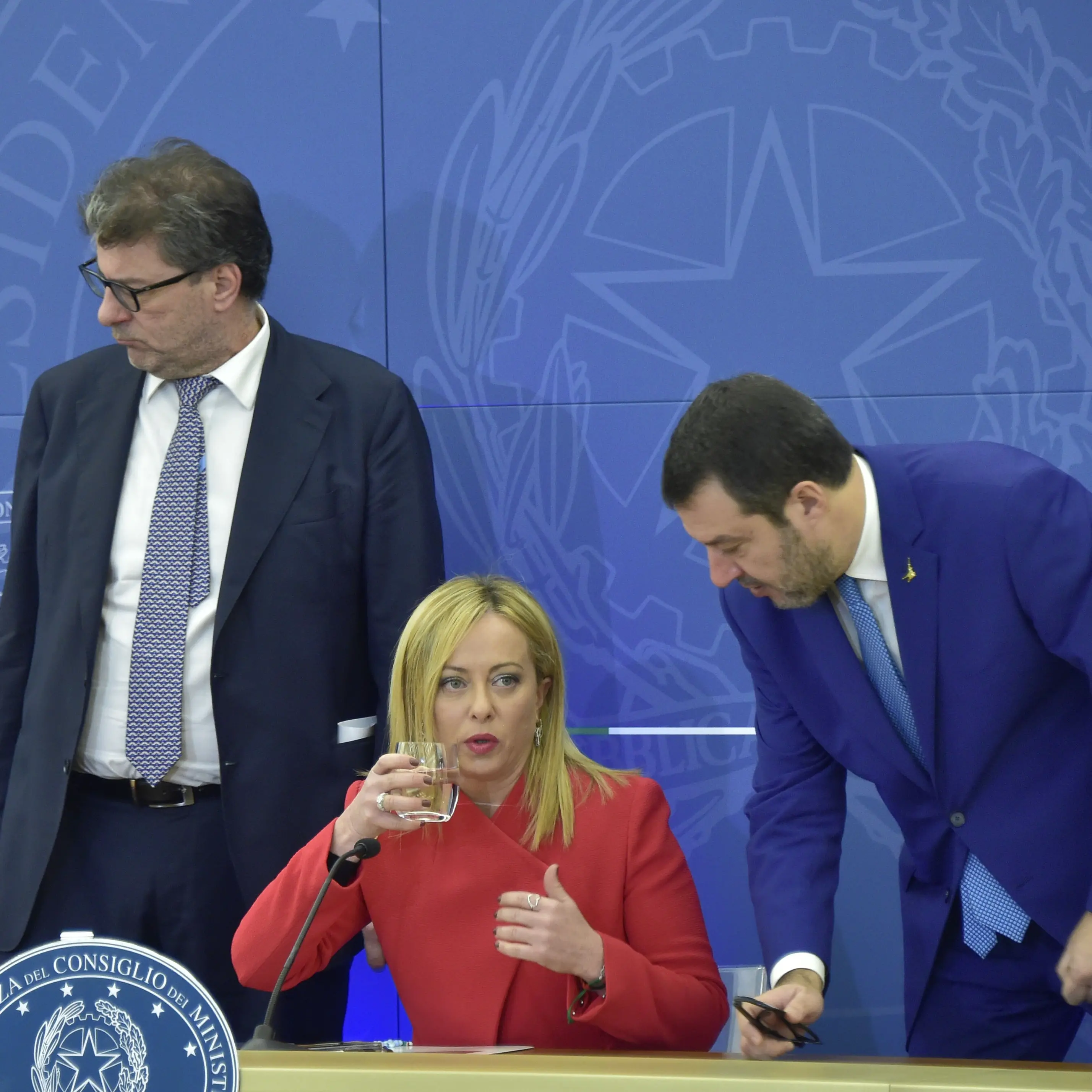 Manovra, la mancia del governo a lavoratori e pensionati