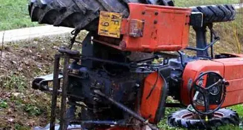 Perugia, schiacciato dal trattore muore agricoltore