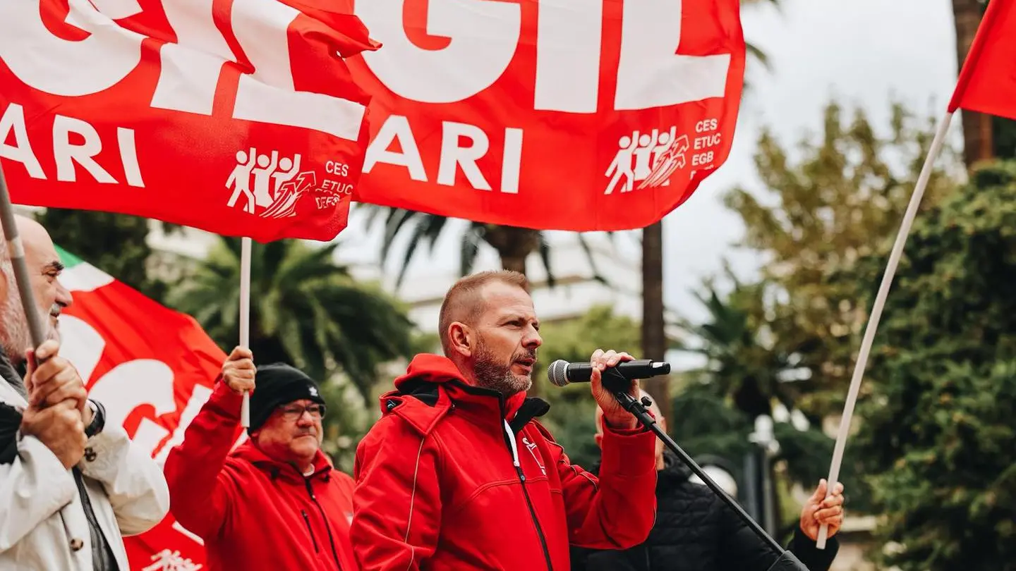 <p>Domenico Ficco, segretario generale della Cgil Bari, parla dal palco al termine di&nbsp;una recente manifestazione</p>\\n