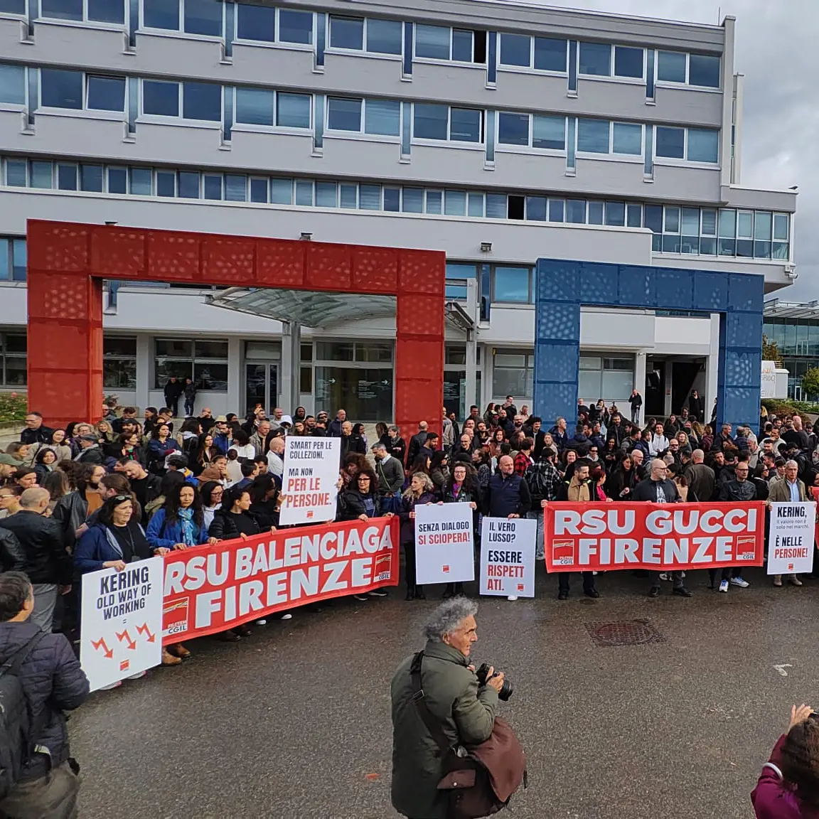 Kering, sindacati in piazza contro l’arroganza del gruppo