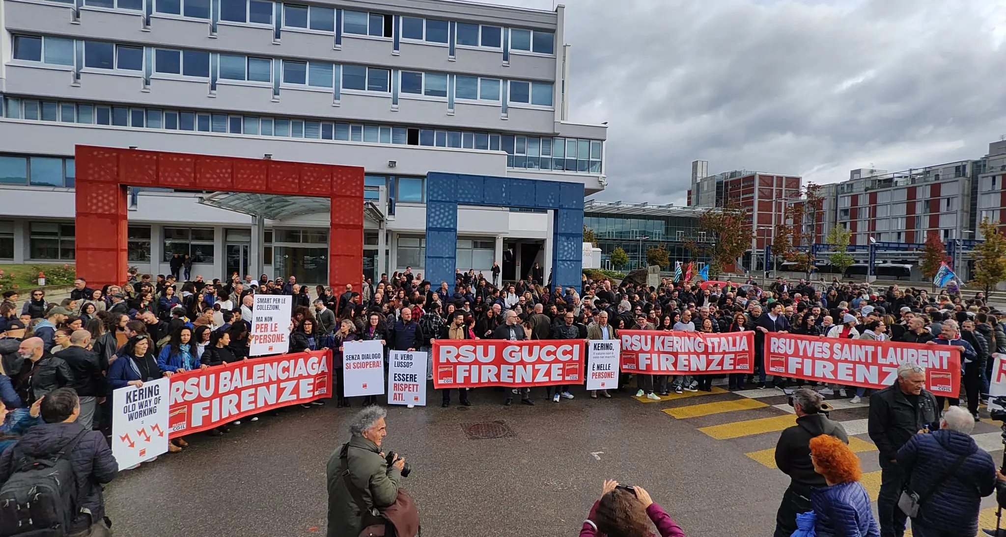 Kering, sindacati in piazza contro l’arroganza del gruppo