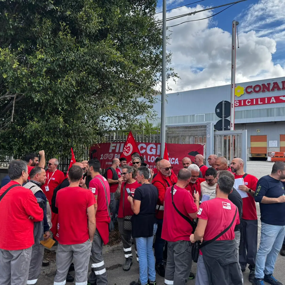 Conad, gli addetti della Newcoop di Carini in difesa del loro lavoro