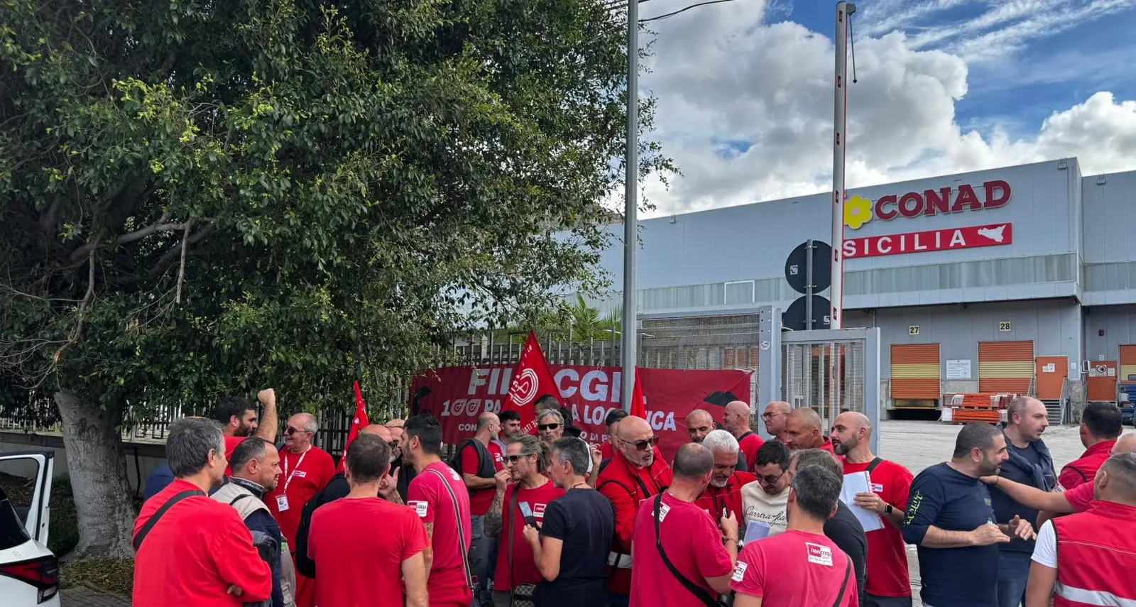 Conad, gli addetti della Newcoop di Carini in difesa del loro lavoro