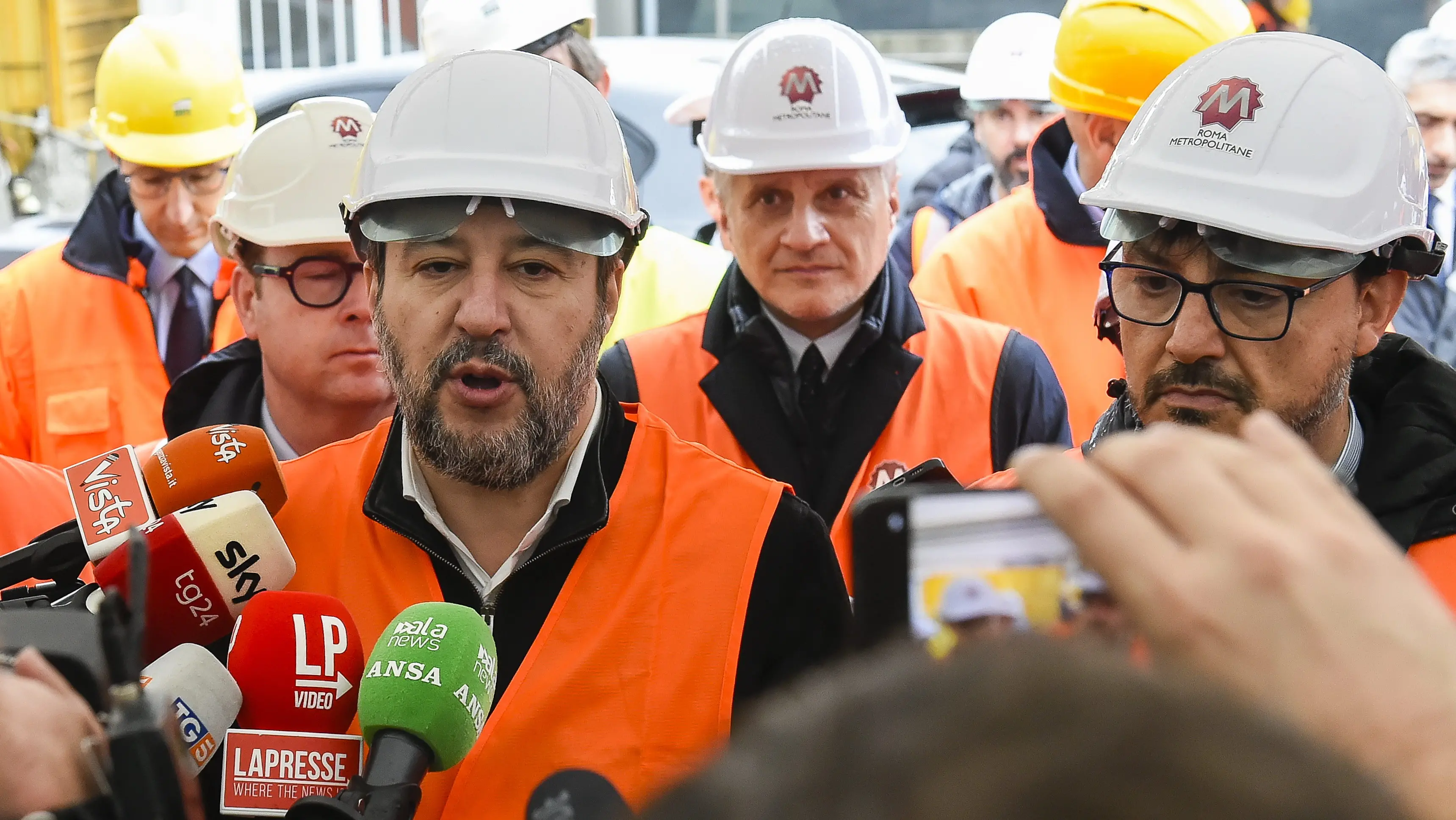 Le due facce di Salvini: promette infrastrutture e poi taglia i trasporti