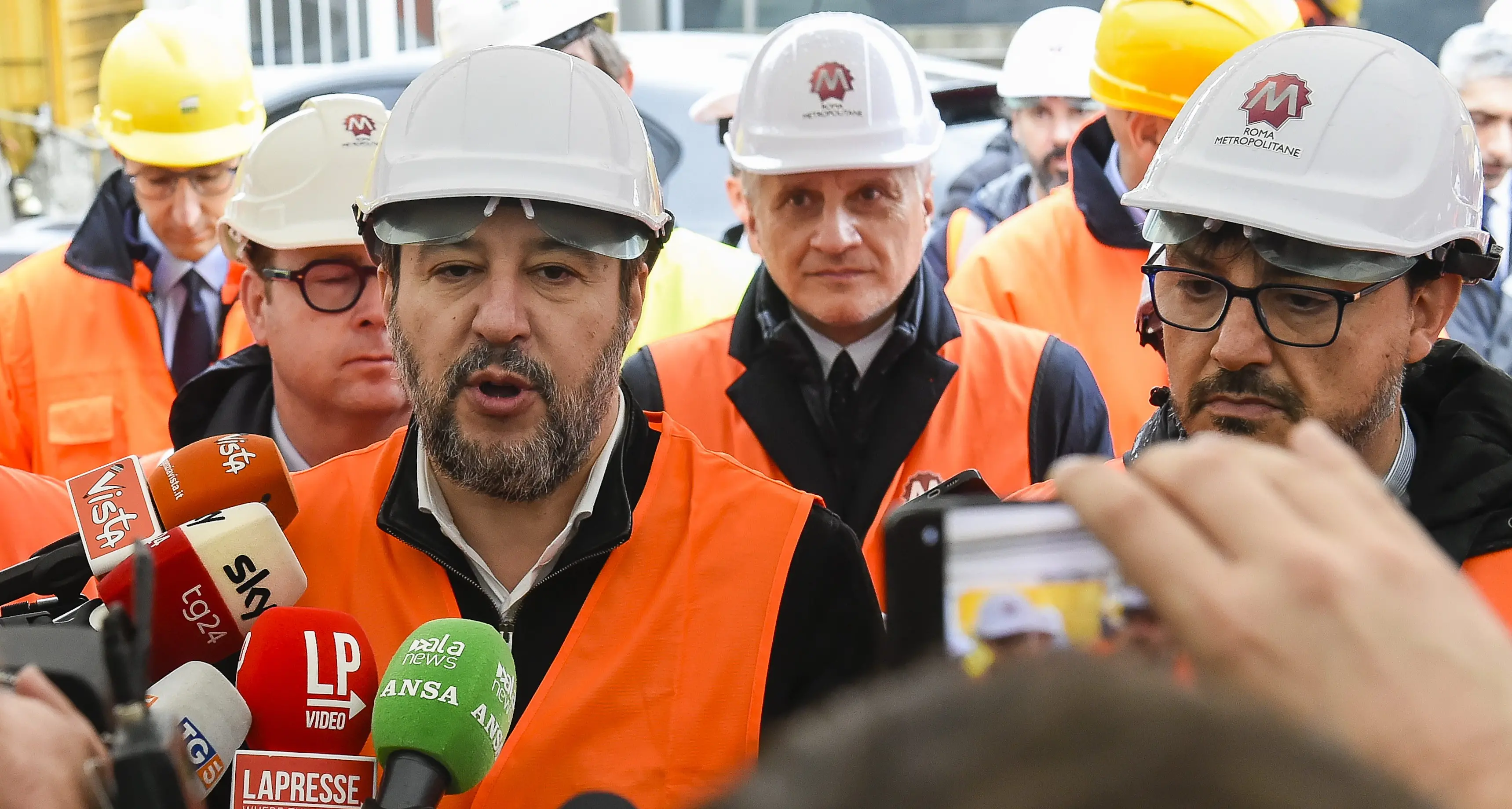 Le due facce di Salvini: promette infrastrutture e poi taglia i trasporti