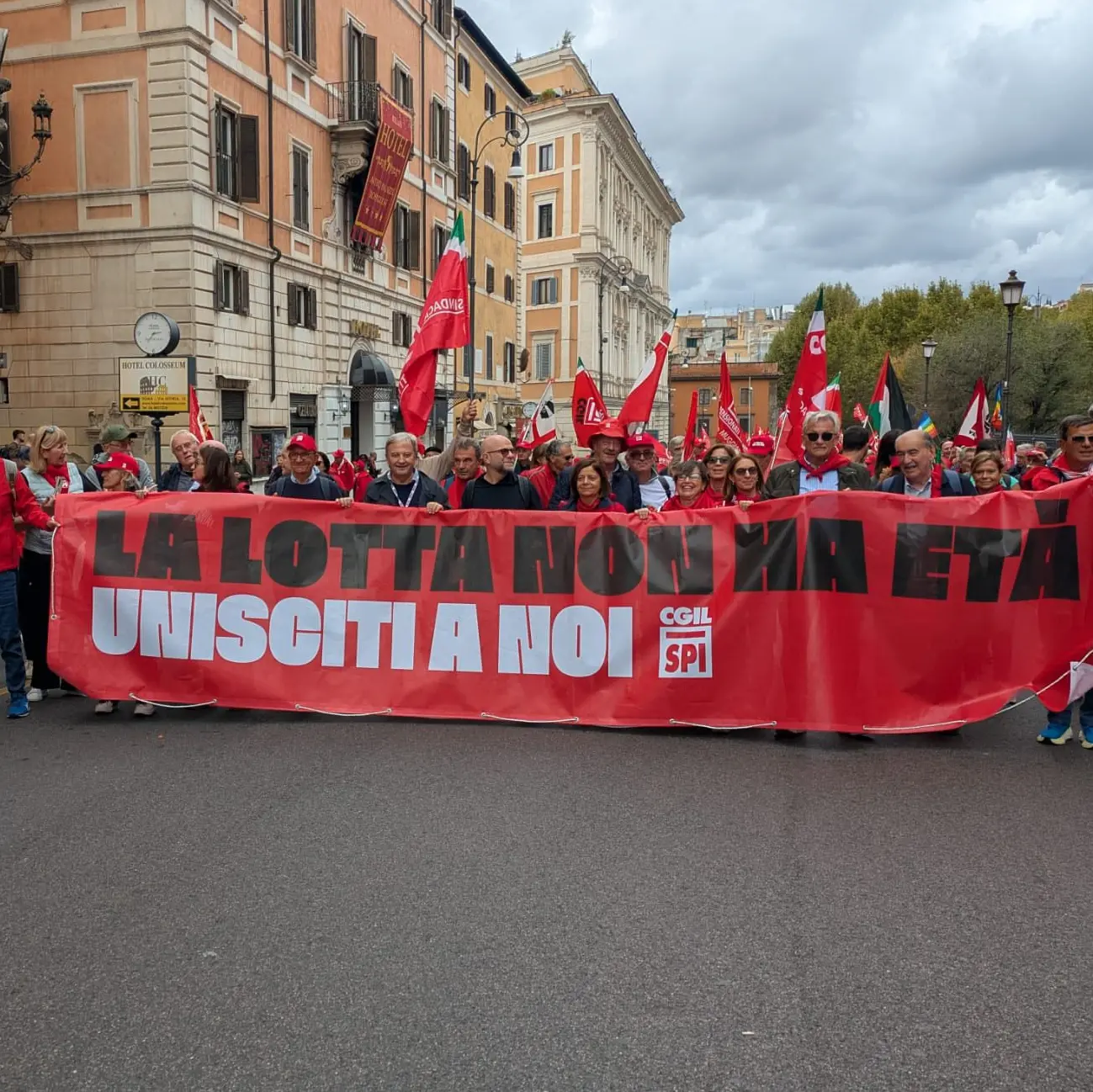 Lollobrigida attacca, lo Spi risponde: “Orgogliosi di chi manifesta dopo una vita di lavoro”