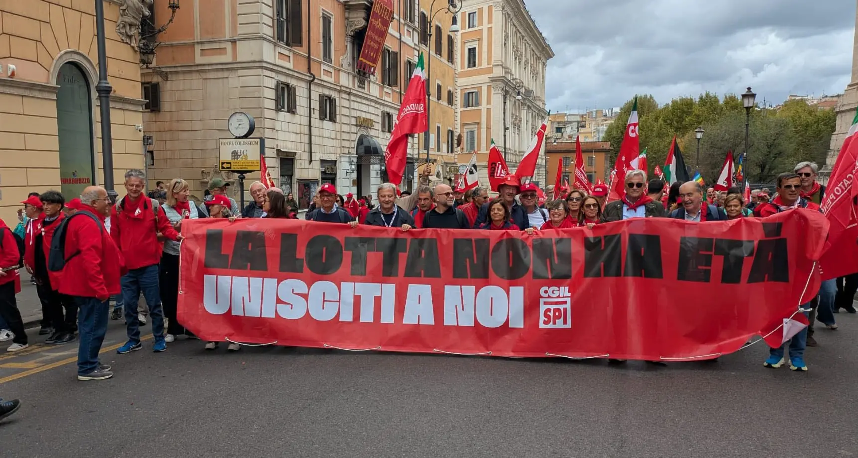 Lollobrigida attacca, lo Spi risponde: “Orgogliosi di chi manifesta dopo una vita di lavoro”