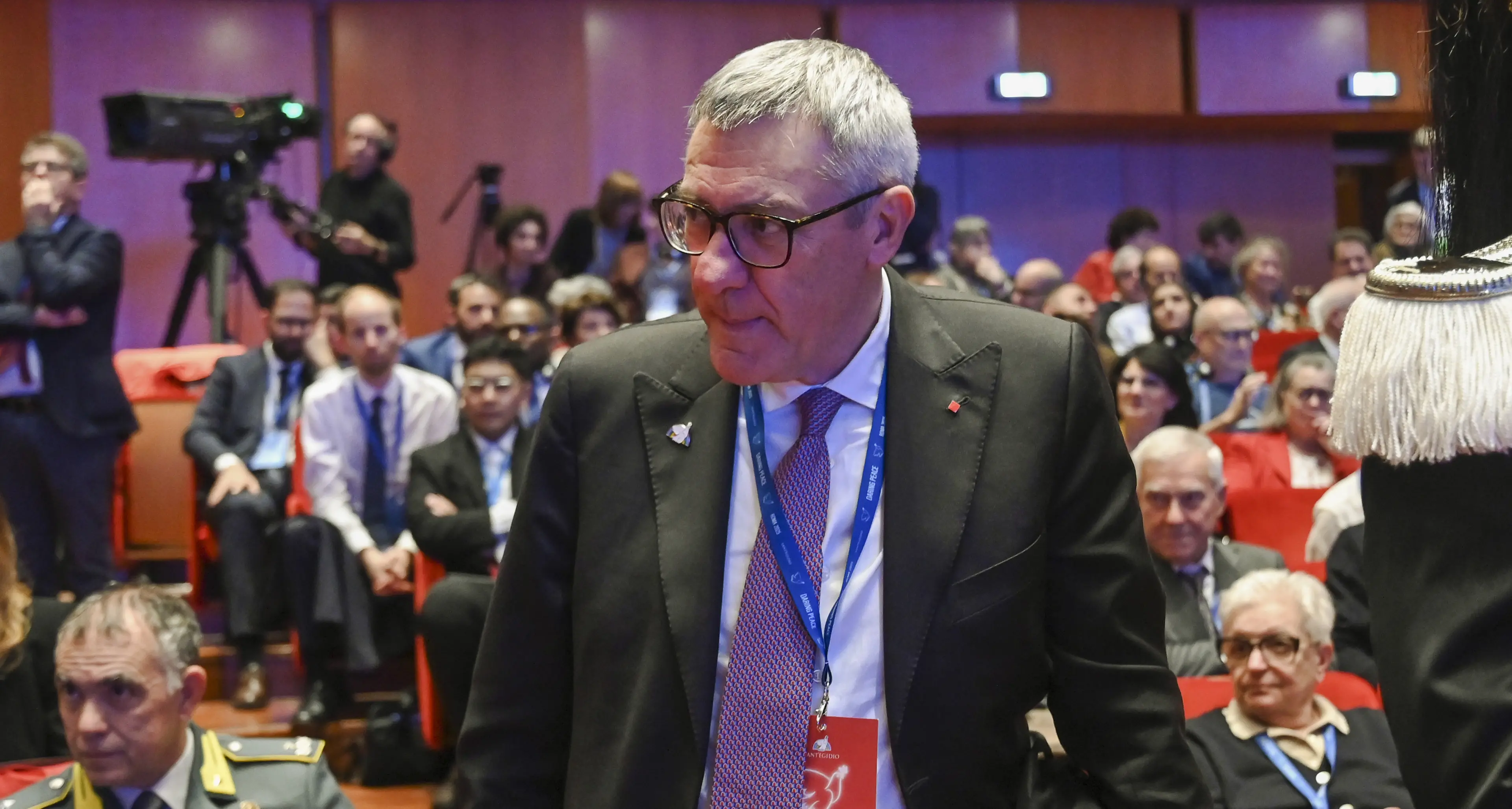 Landini: “La pace si costruisce con il lavoro e la giustizia sociale, non con il riarmo”
