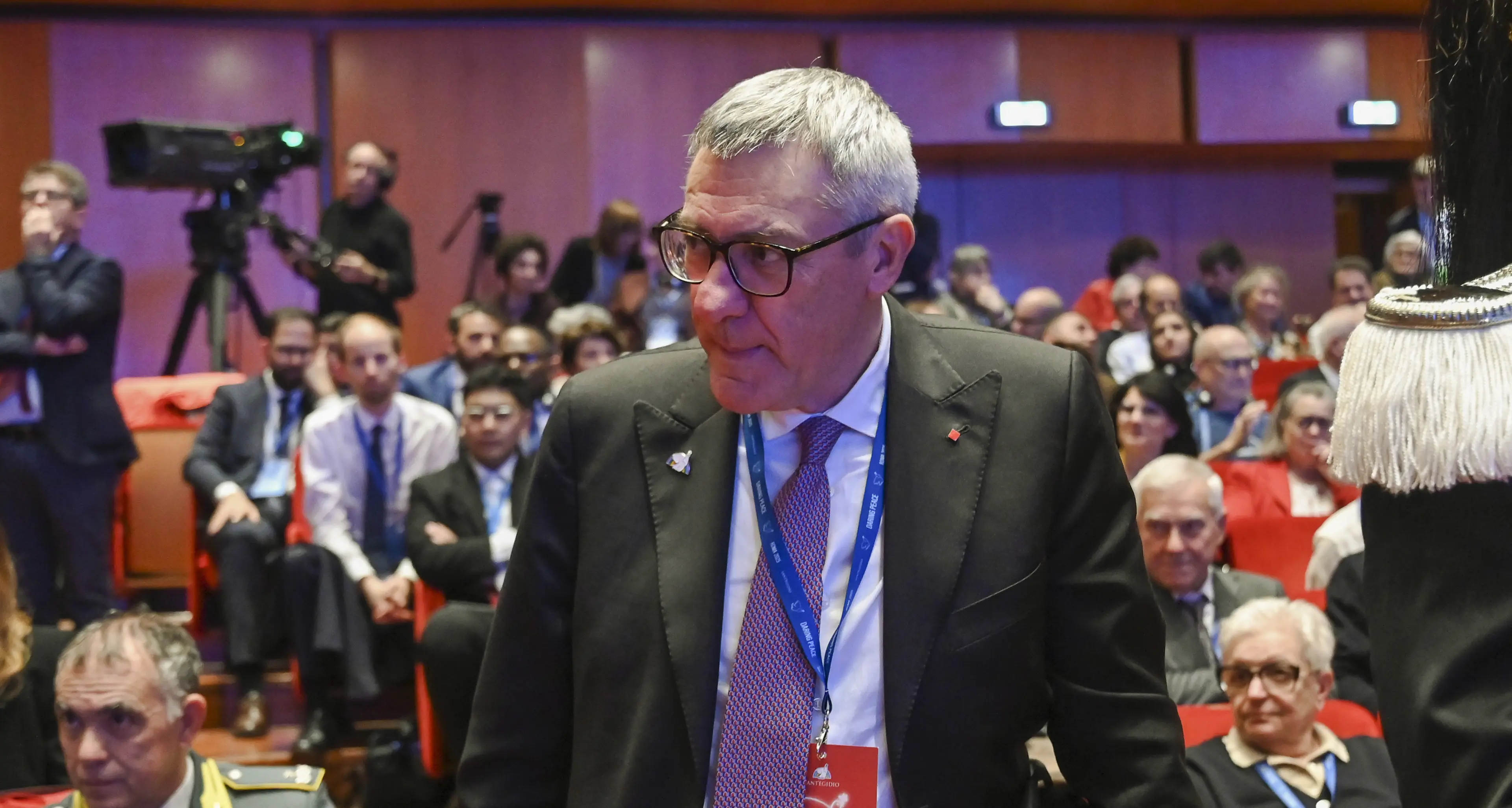 Landini: “La pace si costruisce con il lavoro e la giustizia sociale, non con il riarmo”