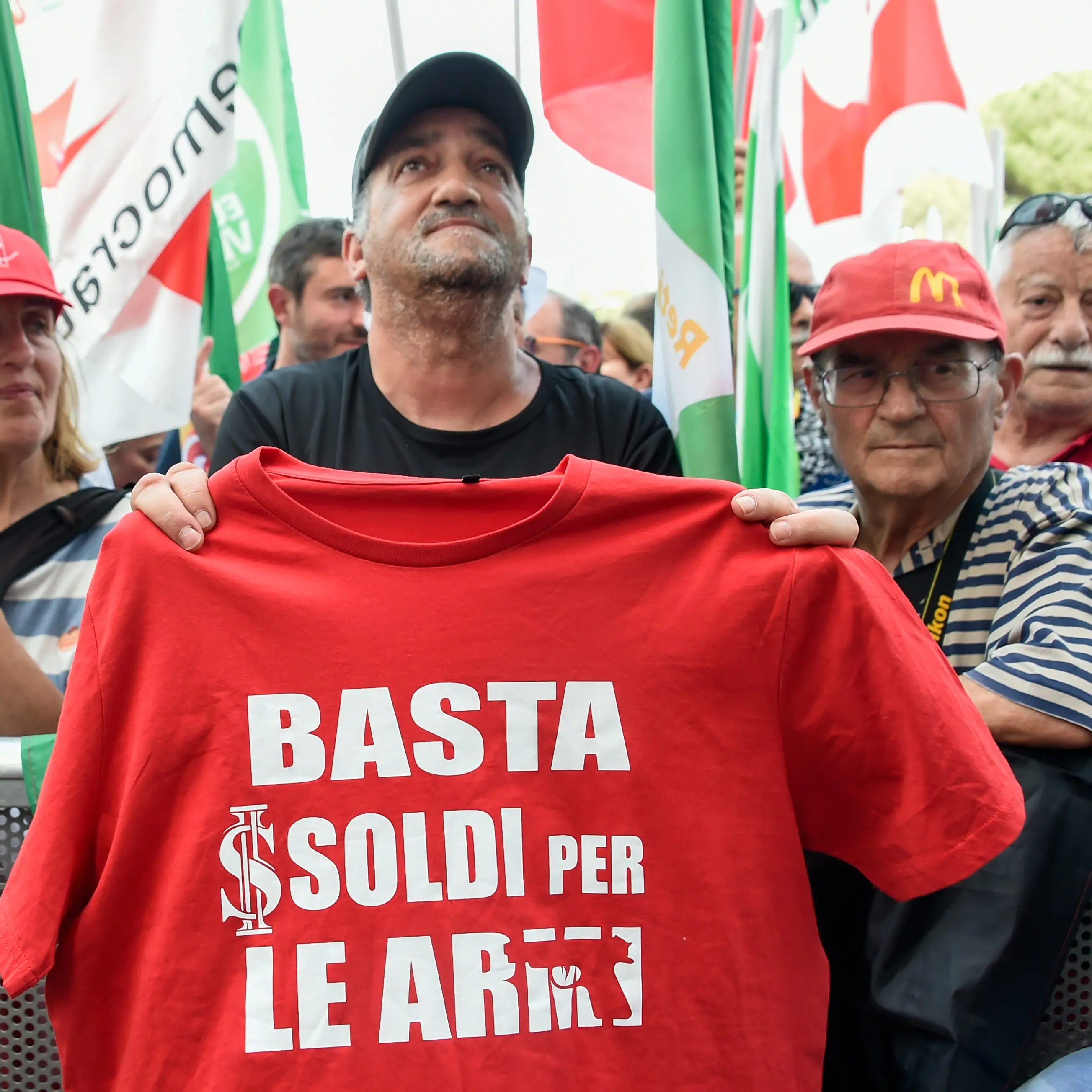 Cresce ancora la spesa militare: nel 2026 oltre un miliardo in più per armi e difesa