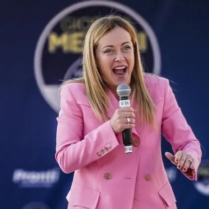 Più occupati, ma più precari: la realtà dei numeri di Meloni