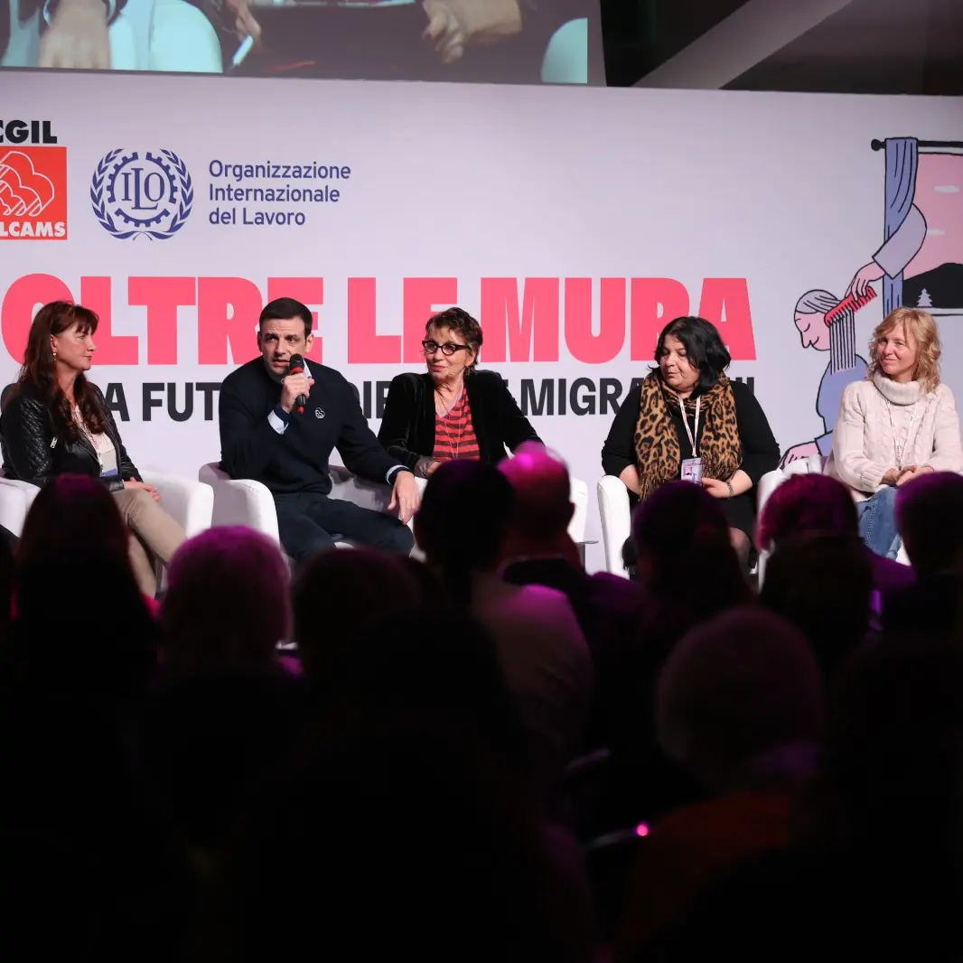 Il lavoro che cura ma non è curato: oltre metà dei domestici è irregolare