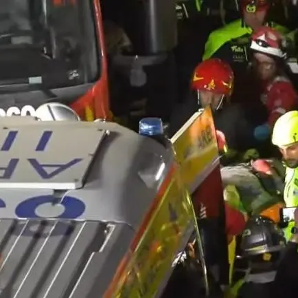 Crollo Roma, operaio estratto vivo dalle macerie, ma in gravi condizioni