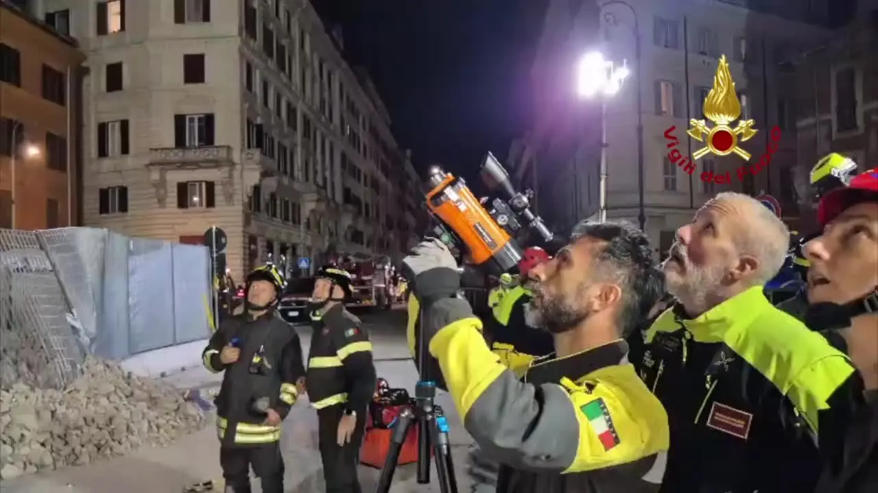 vigili fuoco crollo roma