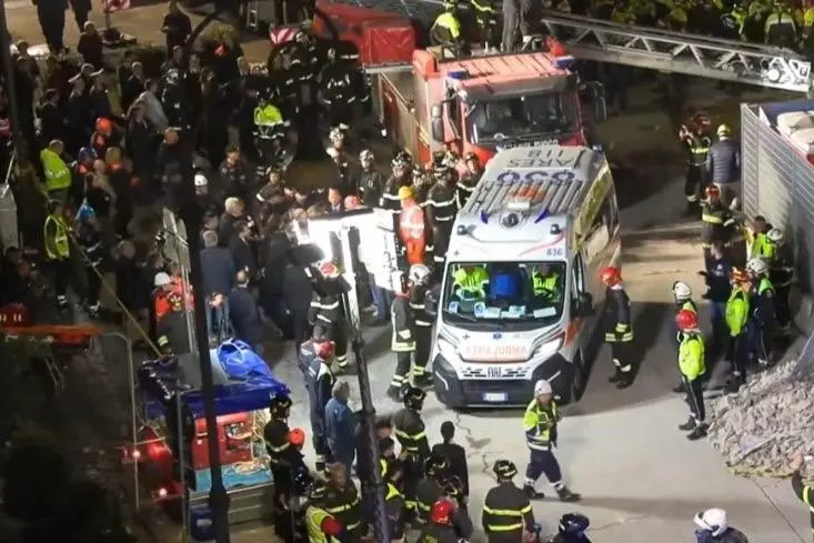 Roma, morto l’operaio estratto dalla Torre dei Conti