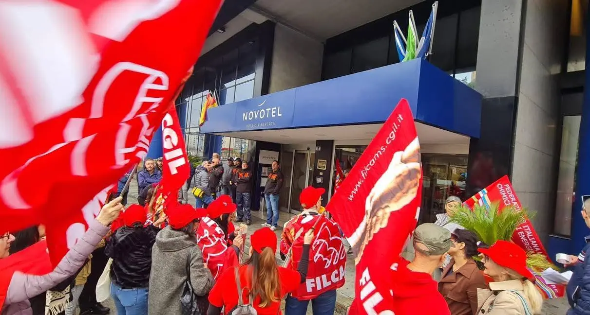 Novotel Sampierdarena: licenziate 20 lavoratrici dell’appalto pulizie per aver scioperato