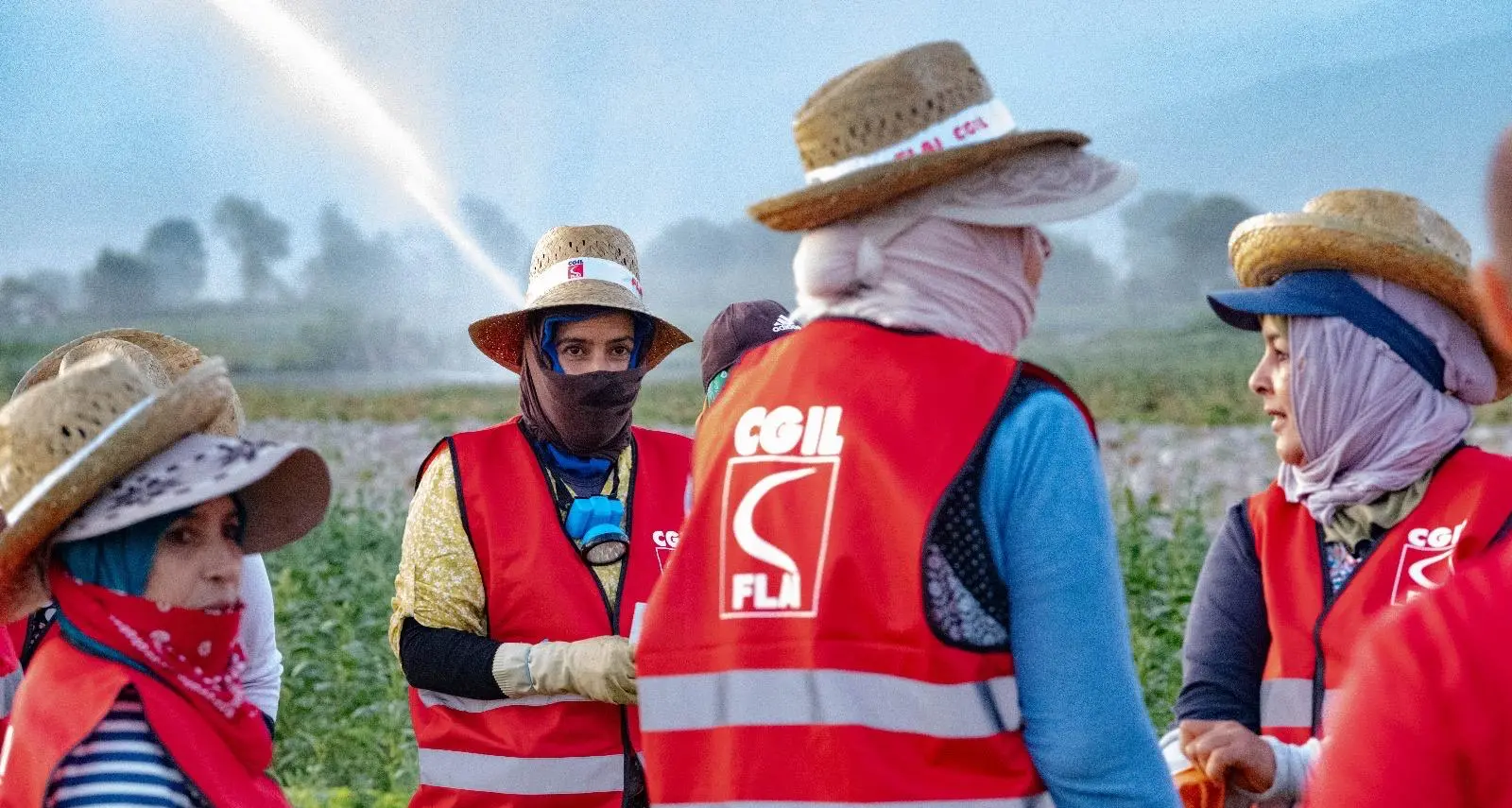 Donne nei campi, tra sfruttamento e resistenza