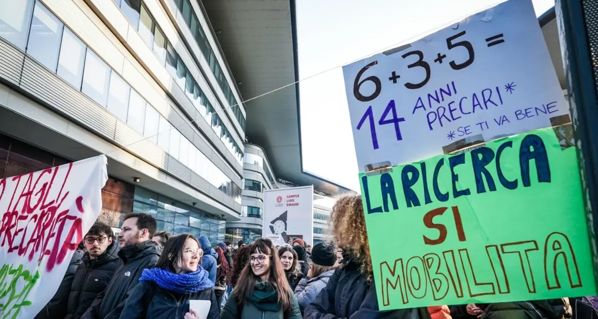 In piazza la ricerca dei precari