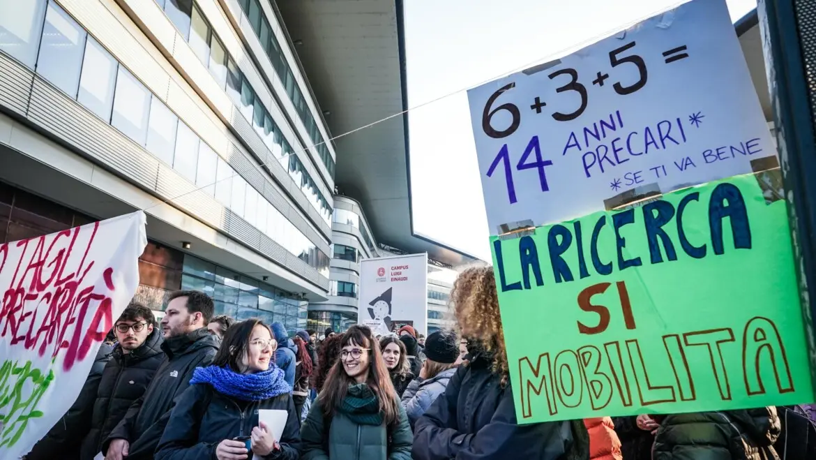 In piazza la ricerca dei precari