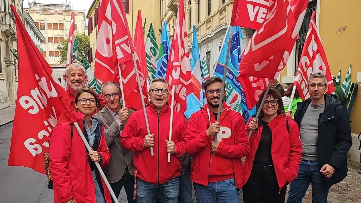 <p>Uno scatto della protesta regionale a Rovigo lo scorso 31 ottobre</p>\\n