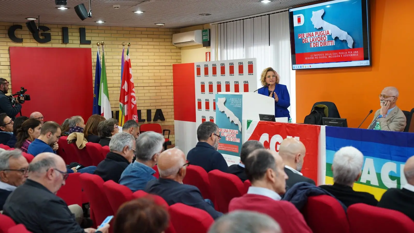 <p>Gigia Bucci presenta le proposte della Cgil Puglia ai candidati alle Regionali</p>\\n