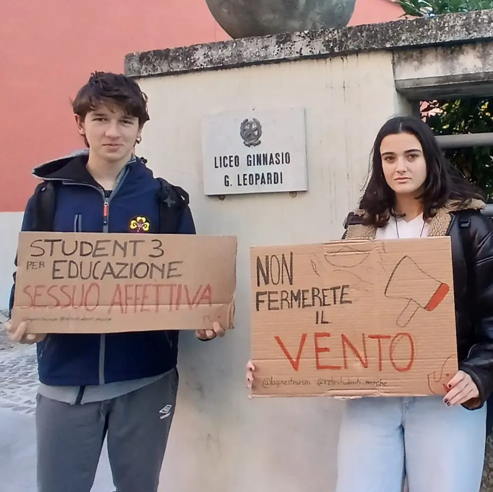 Scuola, approvato alla Camera il ddl sul consenso informato. Flc: governo reazionario