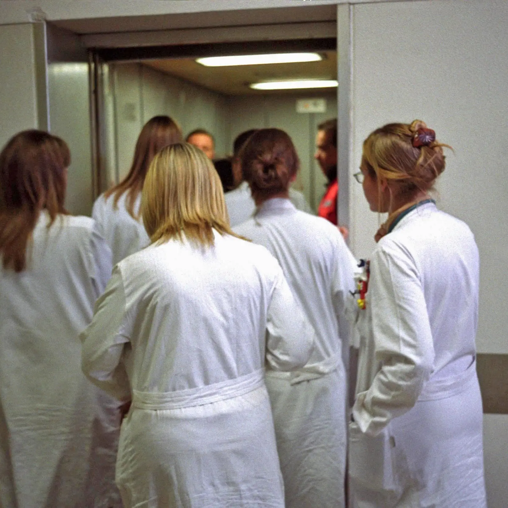 Da oggi le donne lavorano ma senza guadagnare