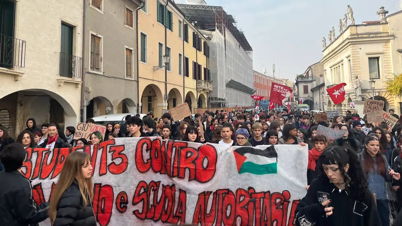 “Non fermerete il vento”, 20 mila studenti e studentesse in piazza