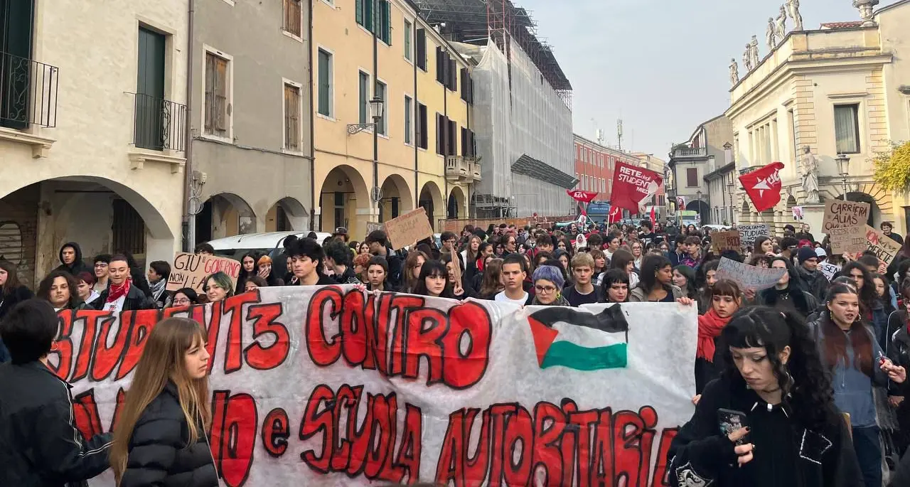 “Non fermerete il vento”, 20 mila studenti e studentesse in piazza