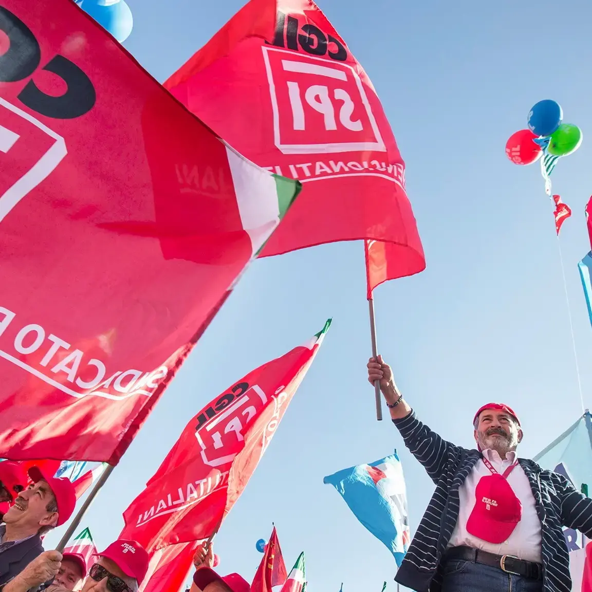Genova, flash mob: “Una società che lascia sedie vuote crea un Paese senza futuro”