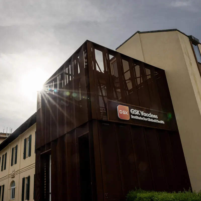 Gsk Vaccines, a Siena nuove uscite e pressioni interne