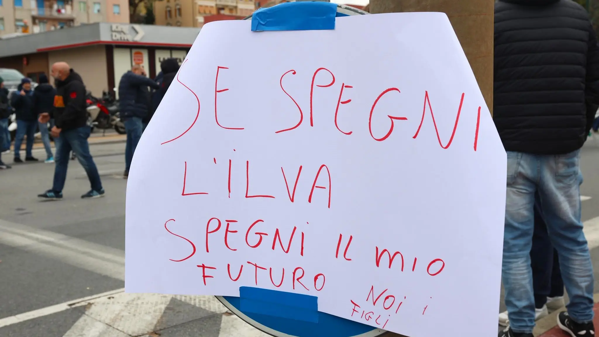 Decreto-legge per l’ex Ilva. Ma la mobilitazione continua