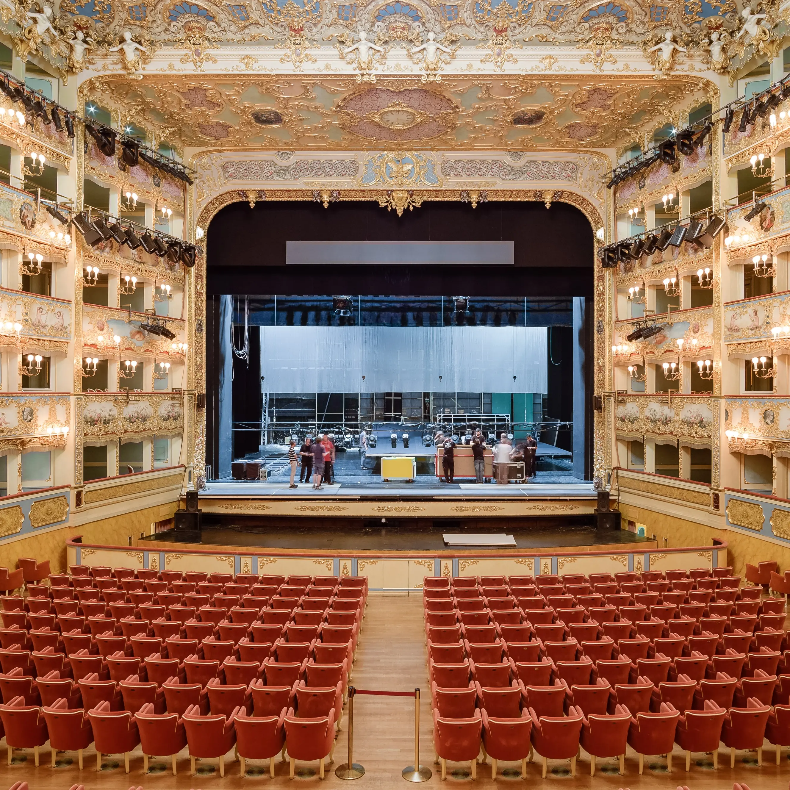 Bonus negato alla Fenice. I lavoratori: “Ci vogliono punire”