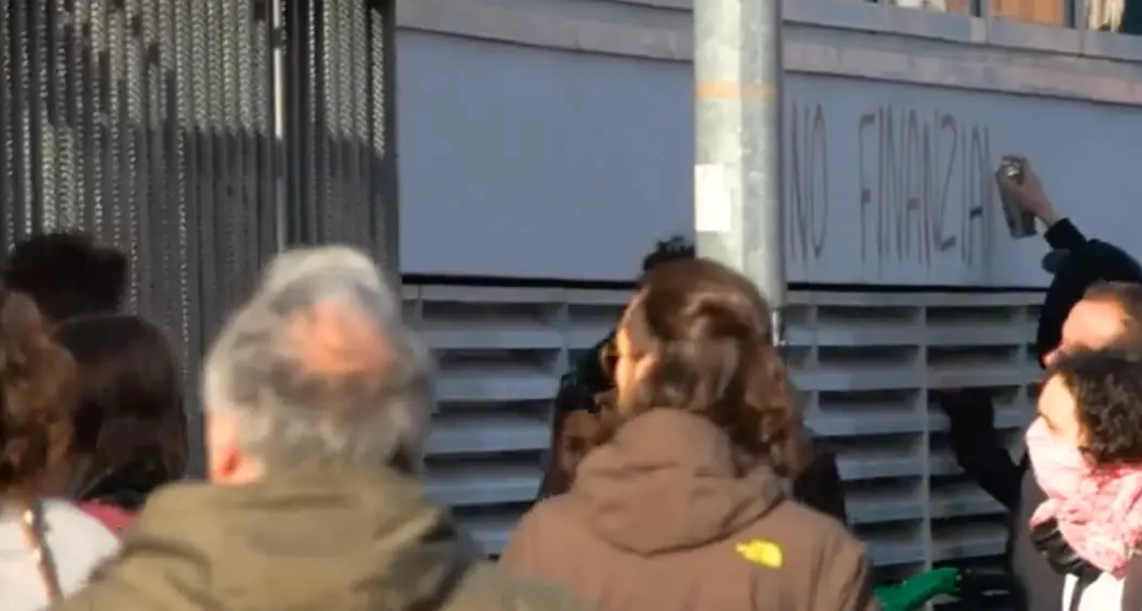 Assalto alla sede de La Stampa a Torino. Cgil: “Grave attacco all’informazione”