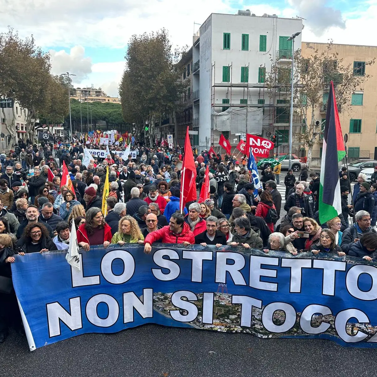 Ponte sullo Stretto: in 15 mila a Messina per dire no