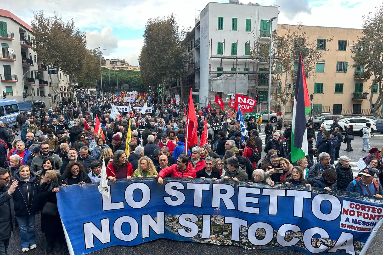 Ponte sullo Stretto: in 15 mila a Messina per dire no
