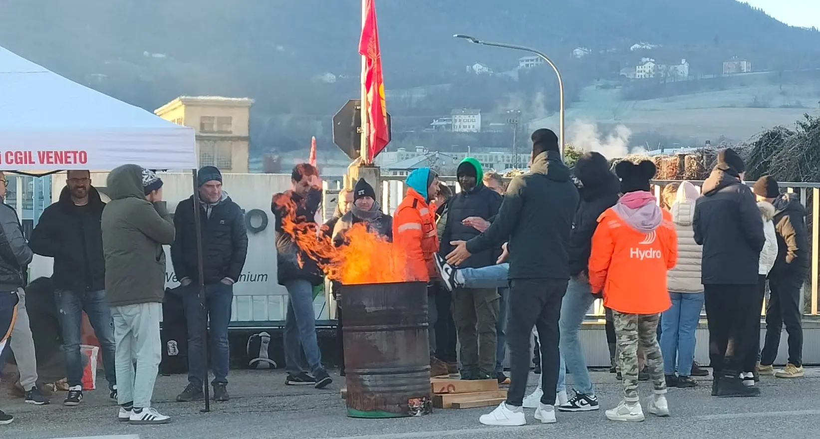 Hydro Extrusions chiude, sciopero a oltranza