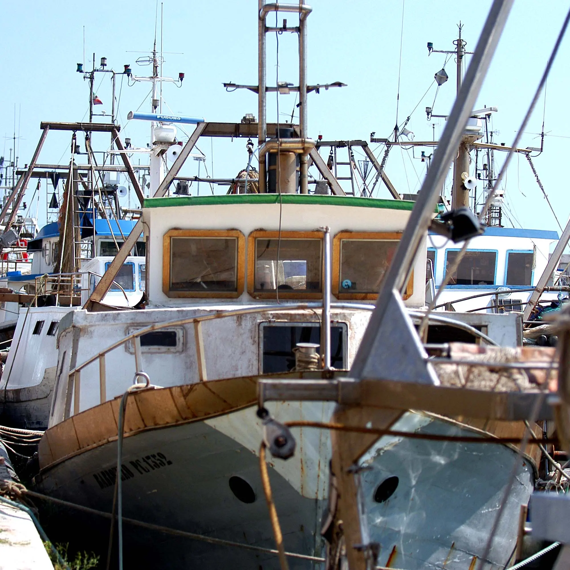 Fermo pesca, lavoratori senza reddito