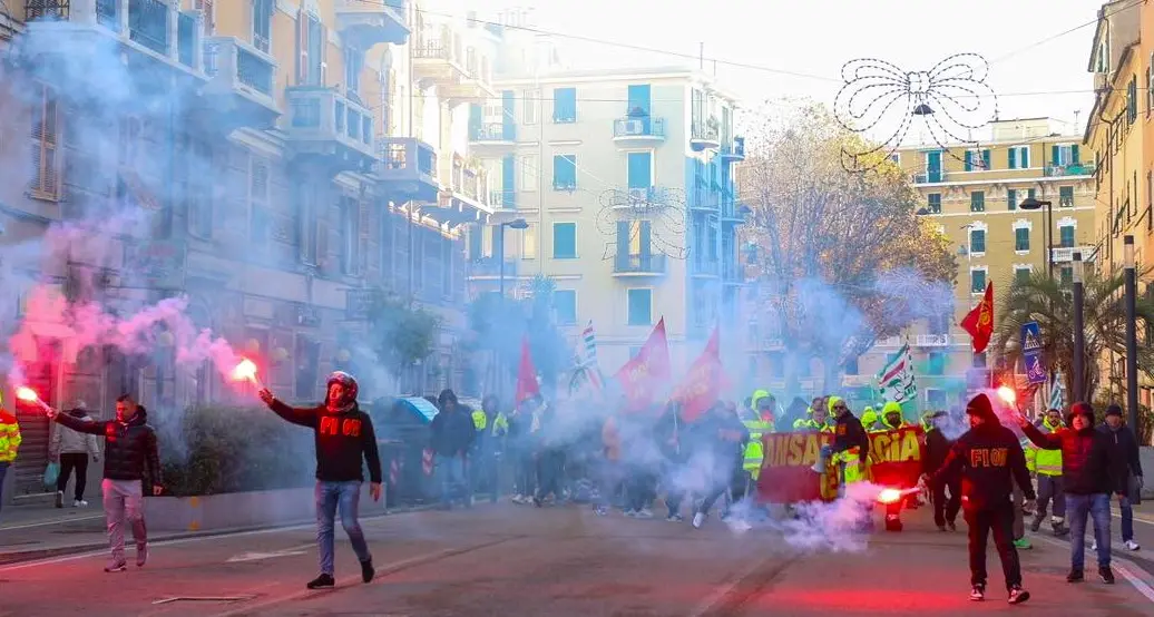 Ex Ilva Genova, la rabbia dei lavoratori