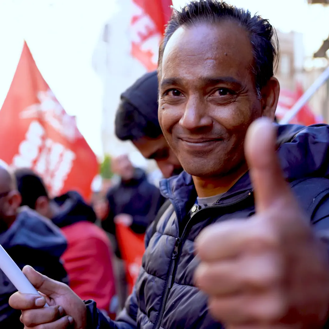 “Tredici ore al giorno per cucire borse. Poi mi hanno detto: Via!”