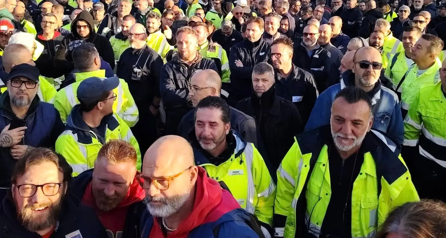 Ex Ilva, situazione grave. Sindacati: “Governo intervenga”