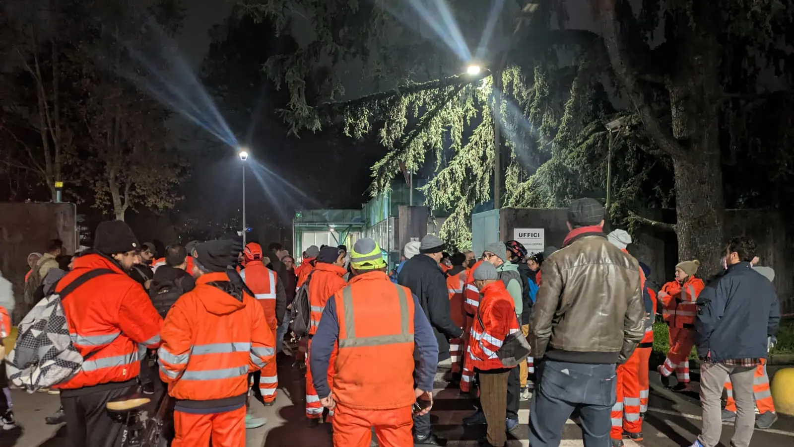 Bergamo, morto operaio 27enne. Denuncia Cgil: “L’azienda non si è neanche fermata”
