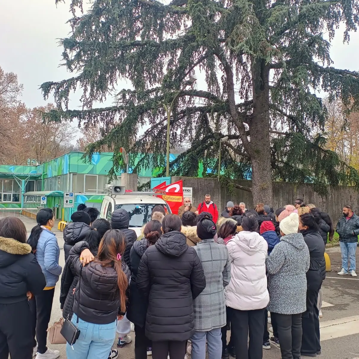 Un’altra giornata di sciopero e assemblee alla Montello dopo la morte dell’operaio 27enne