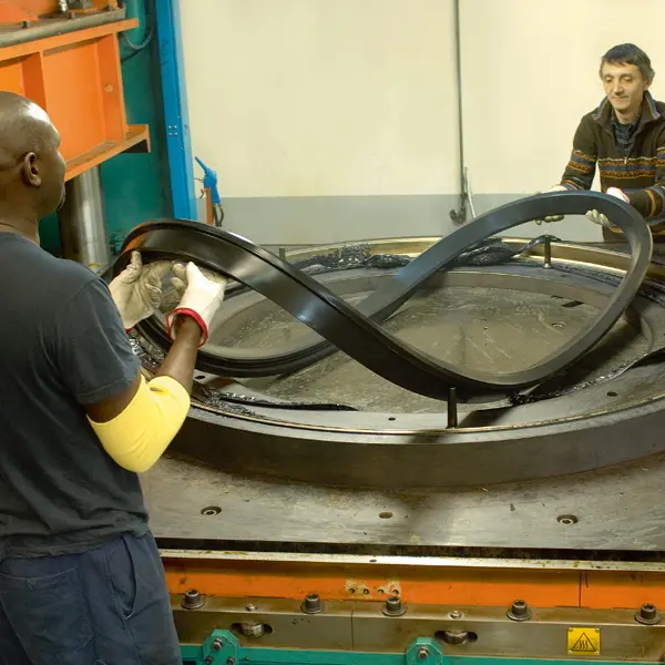 Gomma-Plastica, intesa sul rinnovo: 204 euro nel triennio