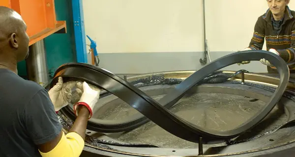 Gomma-Plastica, intesa sul rinnovo: 204 euro nel triennio