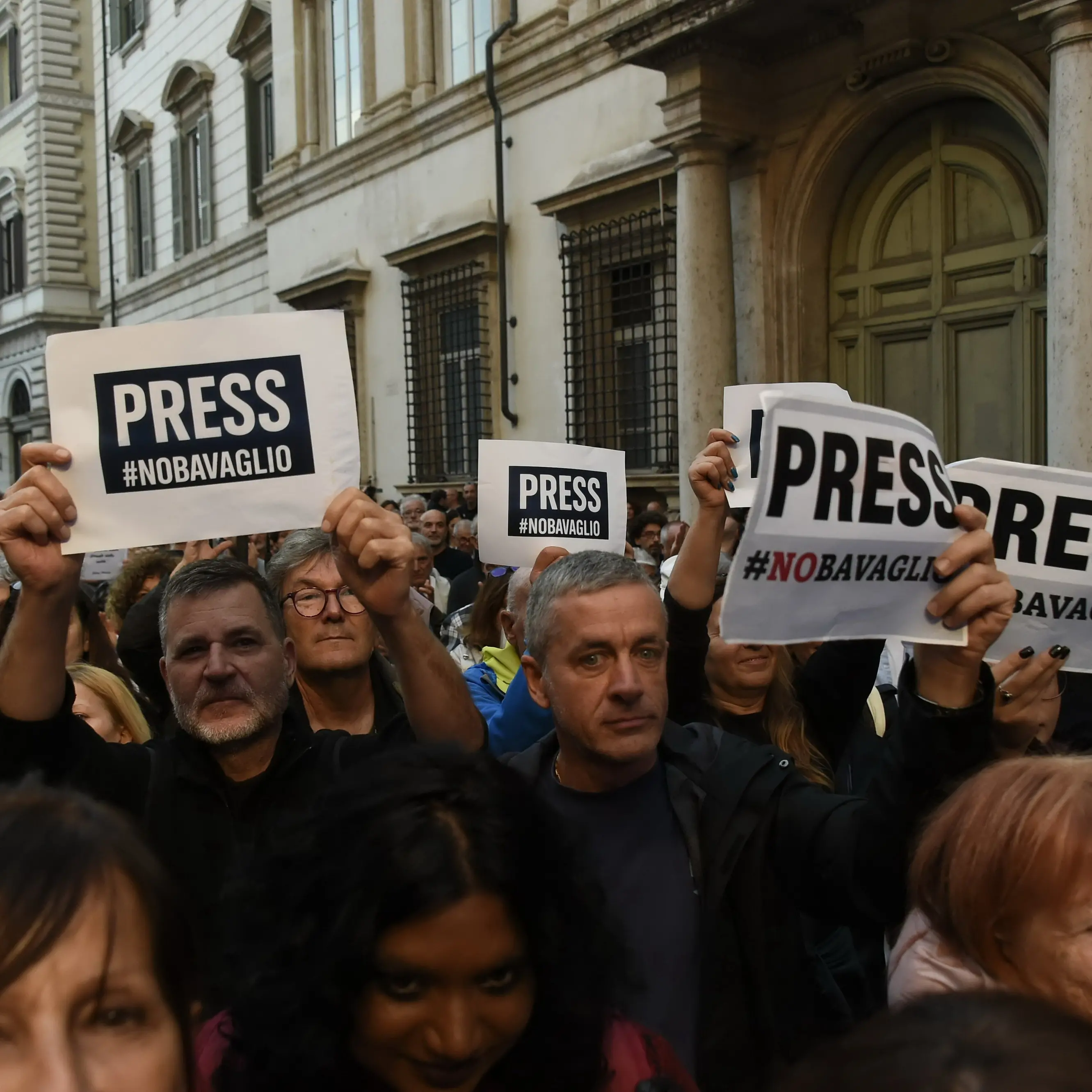 Manovra, l’informazione paga il conto